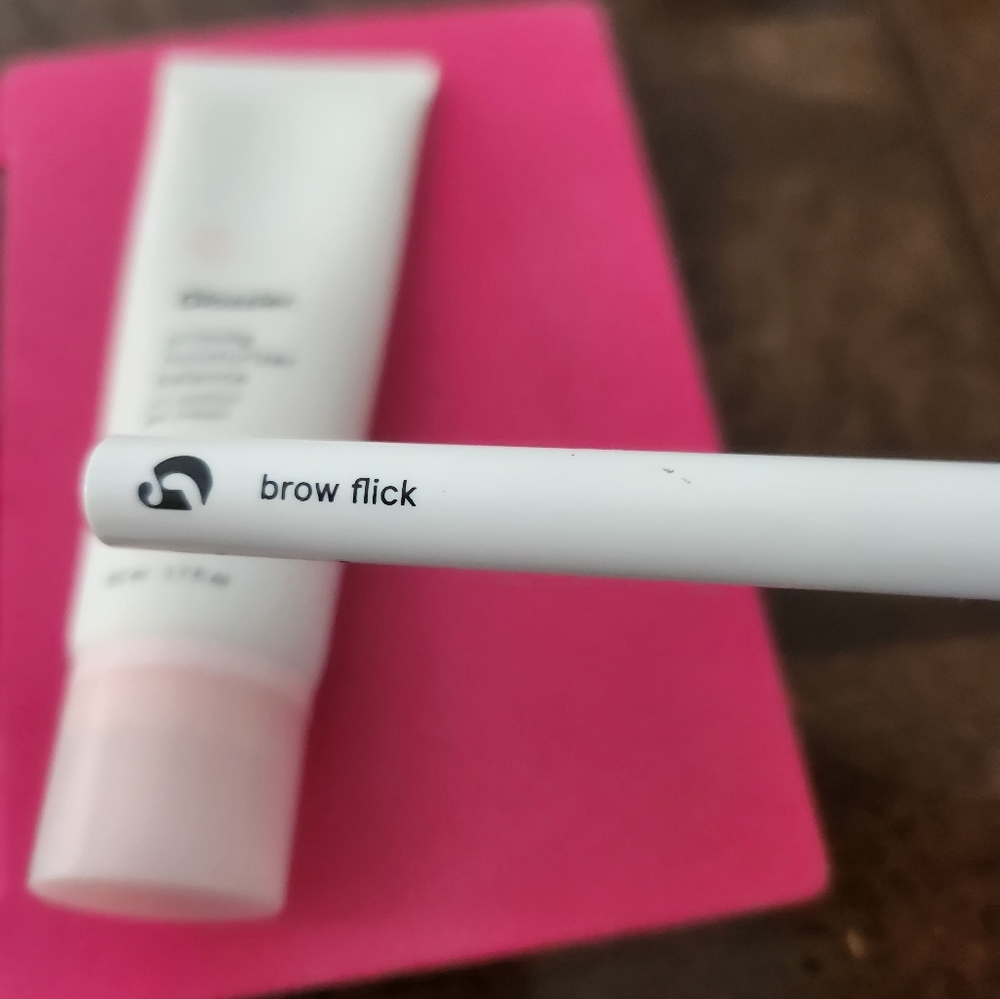 Glossier Primer & brow flick - Picture 2 of 4